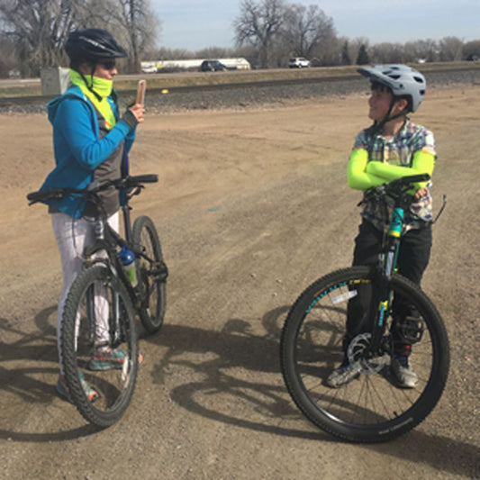 Biking with the éclipse Sleeves and Neck Gaiter
