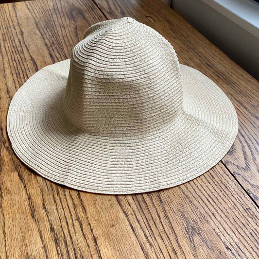 Wide-brimmed Hat