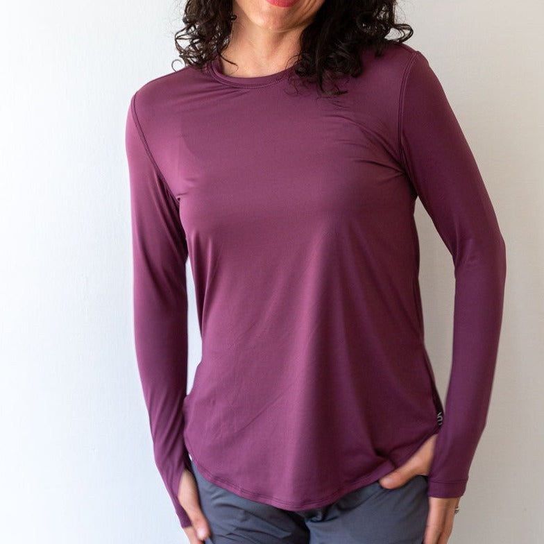 Woman wearing éclipse Sun tunic - Plum